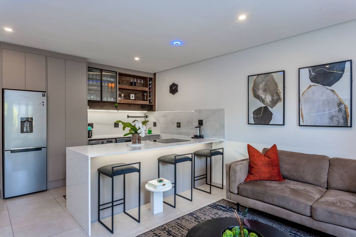 A STUNNING ONE BEDROOM FURNISHED APARTMENT - Photo 3