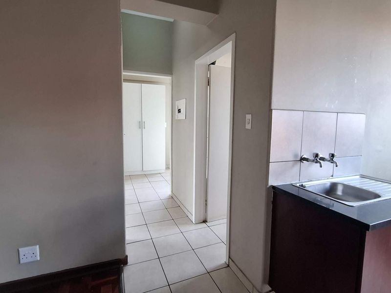 Spacious 2 Bedroom Shared Unit Available for Rent - Photo 6