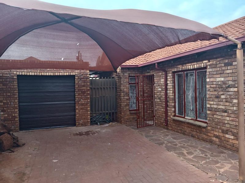 3 Bedroom House For Sale in Ga-Rankuwa Unit 17 - Photo 1