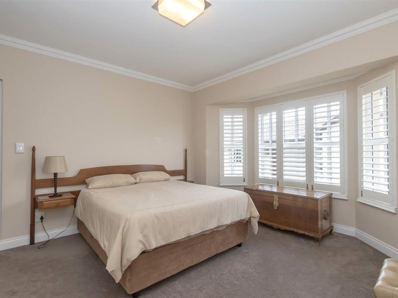 Charming three-bedroom home - Photo 10