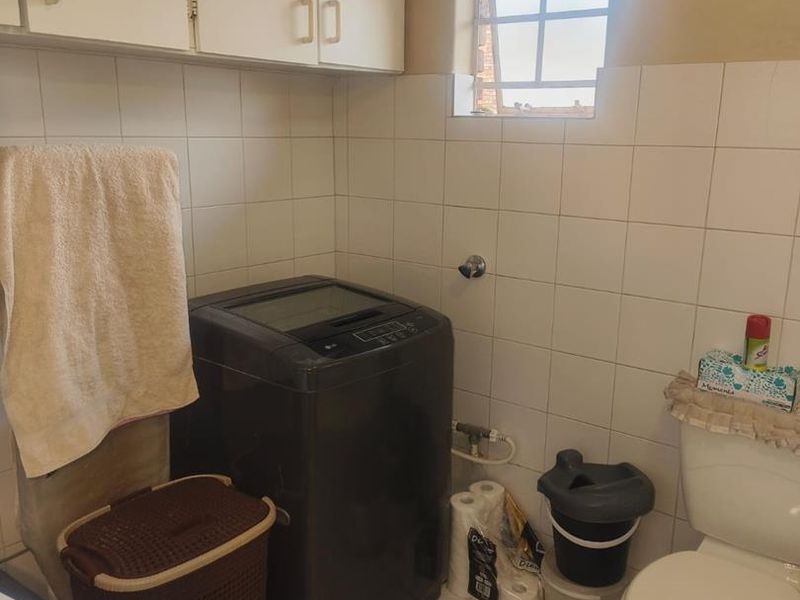 SPACIOUS 2 BED TOWNHOUSE IN WEAVINDPARK - Photo 7