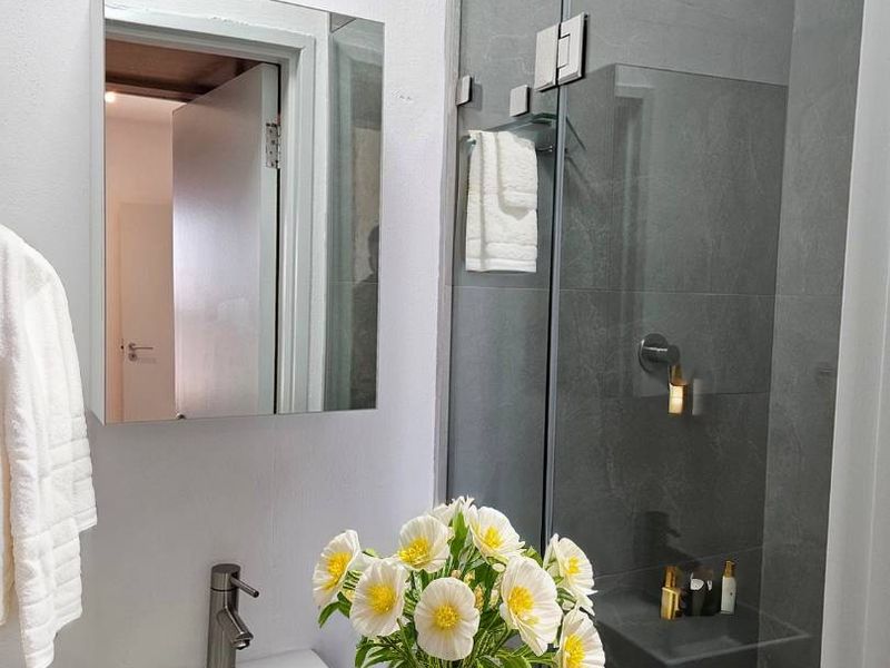 Stylish 2-Bedroom Apartment with Modern Upgrades & Lifestyle Amenities - Photo 7