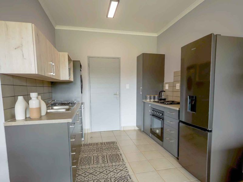 Brand new Ultra-Modern 2 Bedroom, 2 Bathroom Apartment to Rent in Montana - Photo 3