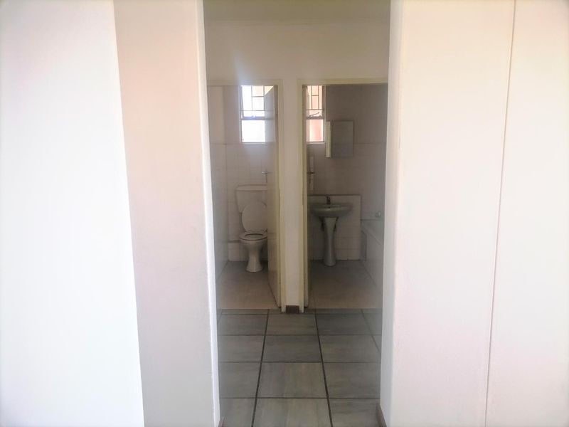 **Spacious 2-Bedroom Apartment – Great Investment Opportunity** - Photo 10
