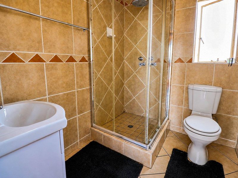 2 Bedroom 2 bathroom apartment - Photo 3
