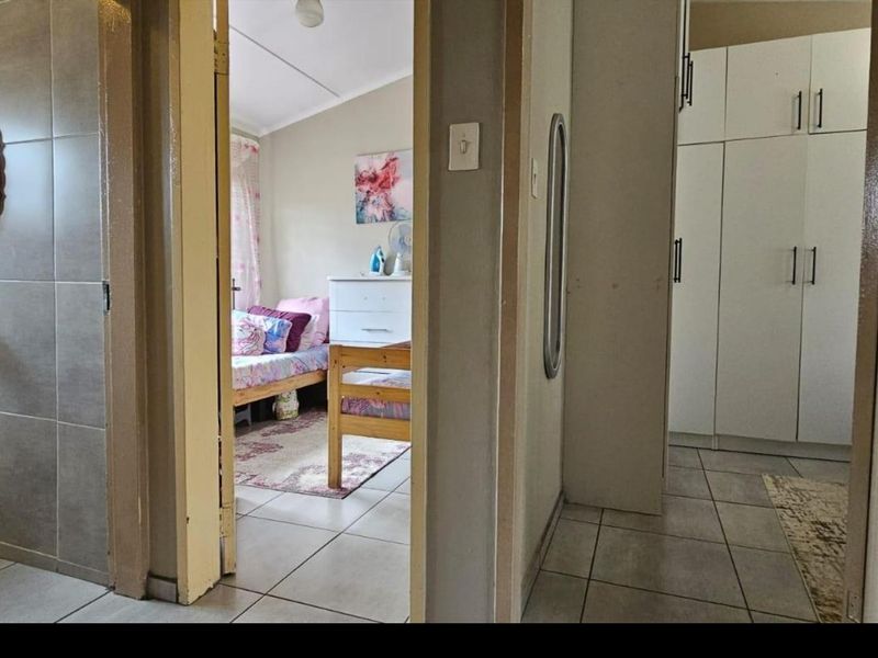 **Charming 3-Bedroom Home in South Hills** - Photo 8