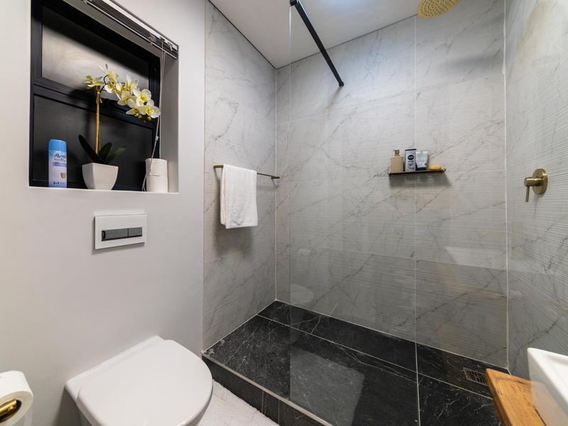 Modern 1-Bedroom Apartment in Stellenbosch Central - Flexible Lease Options - Photo 8