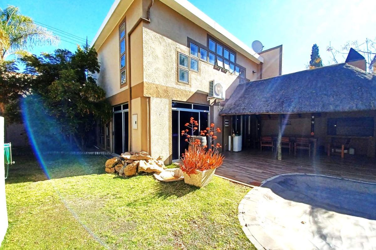 Klein Windhoek - Stunning Family Home... The Ultimate Entertainer’s Dream N$8 350 000 CC Reg - Photo 5