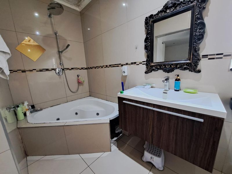 Schedule Your Viewing Today—Your Dream Home Awaits! - Photo 7