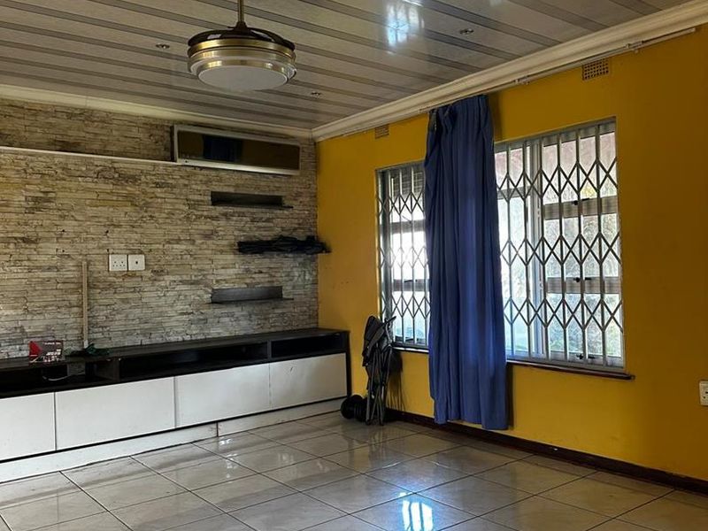 Four-Bedroom Family Home with Garage in Esikhawini - Photo 2