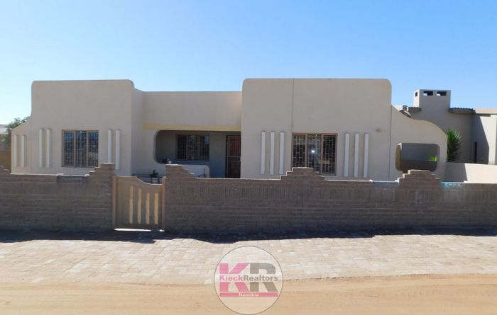 Property #2494307, House For Sale in Henties Bay Central