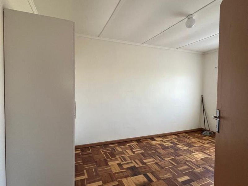 1 Spacious Flat to Rent in Sidwell - Photo 6