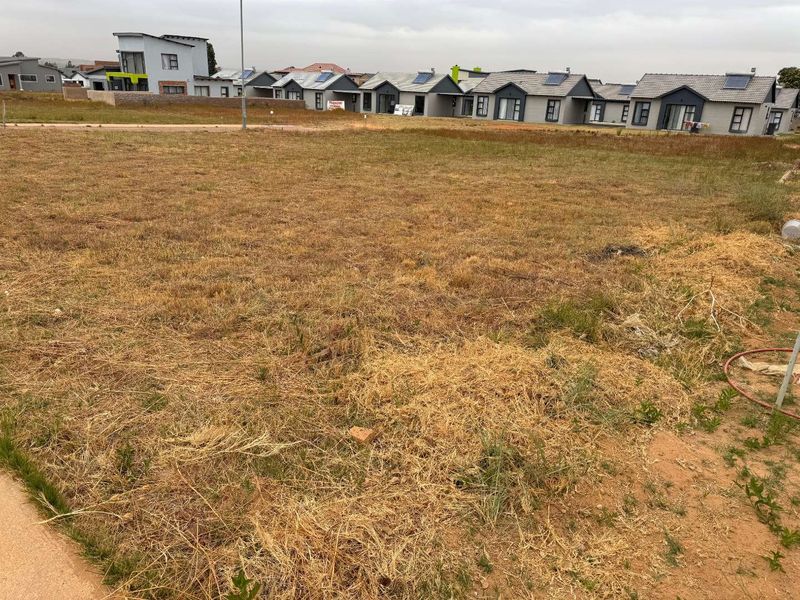 A blank canvas awaits you! - Photo 6