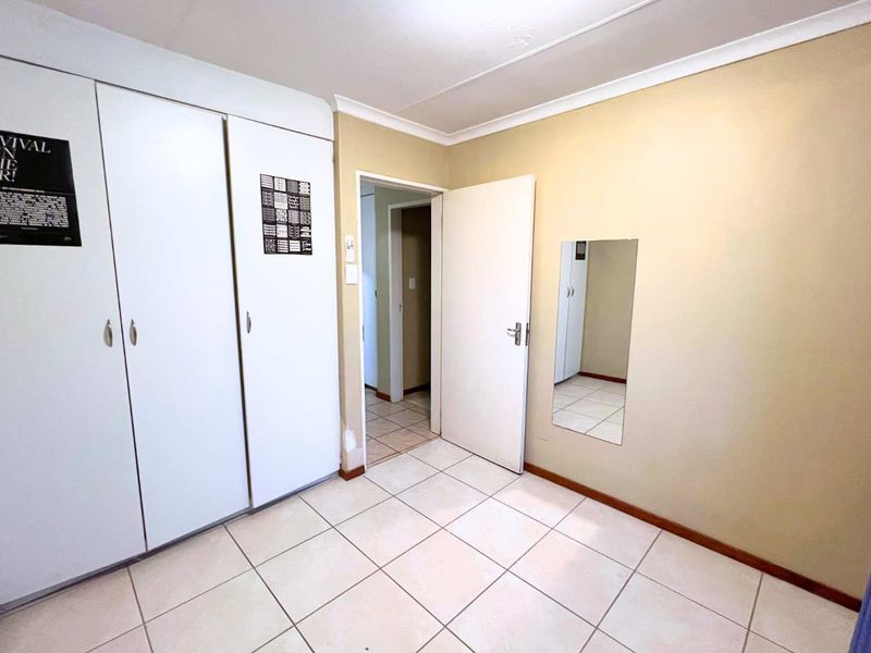 Three Bedroom townhouse in Annlin - Photo 10