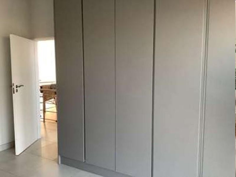 Sophisticated & High-end Apartment built by a renowned developer - Photo 4