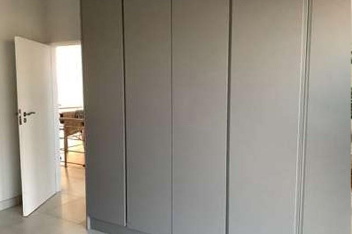 Sophisticated & High-end Apartment built by a renowned developer - Photo 4