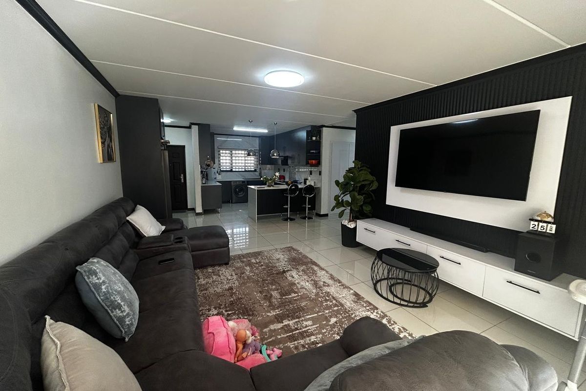 Where luxury meets comfort and security in the heart of Midrand. - Photo 4