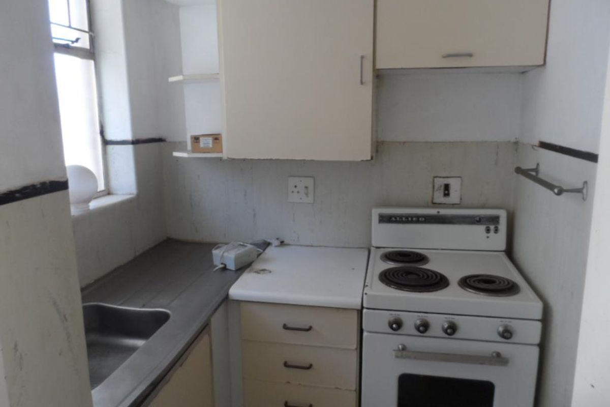 BACHELOR FLAT TO RENT IN ARCADIA - Photo 3