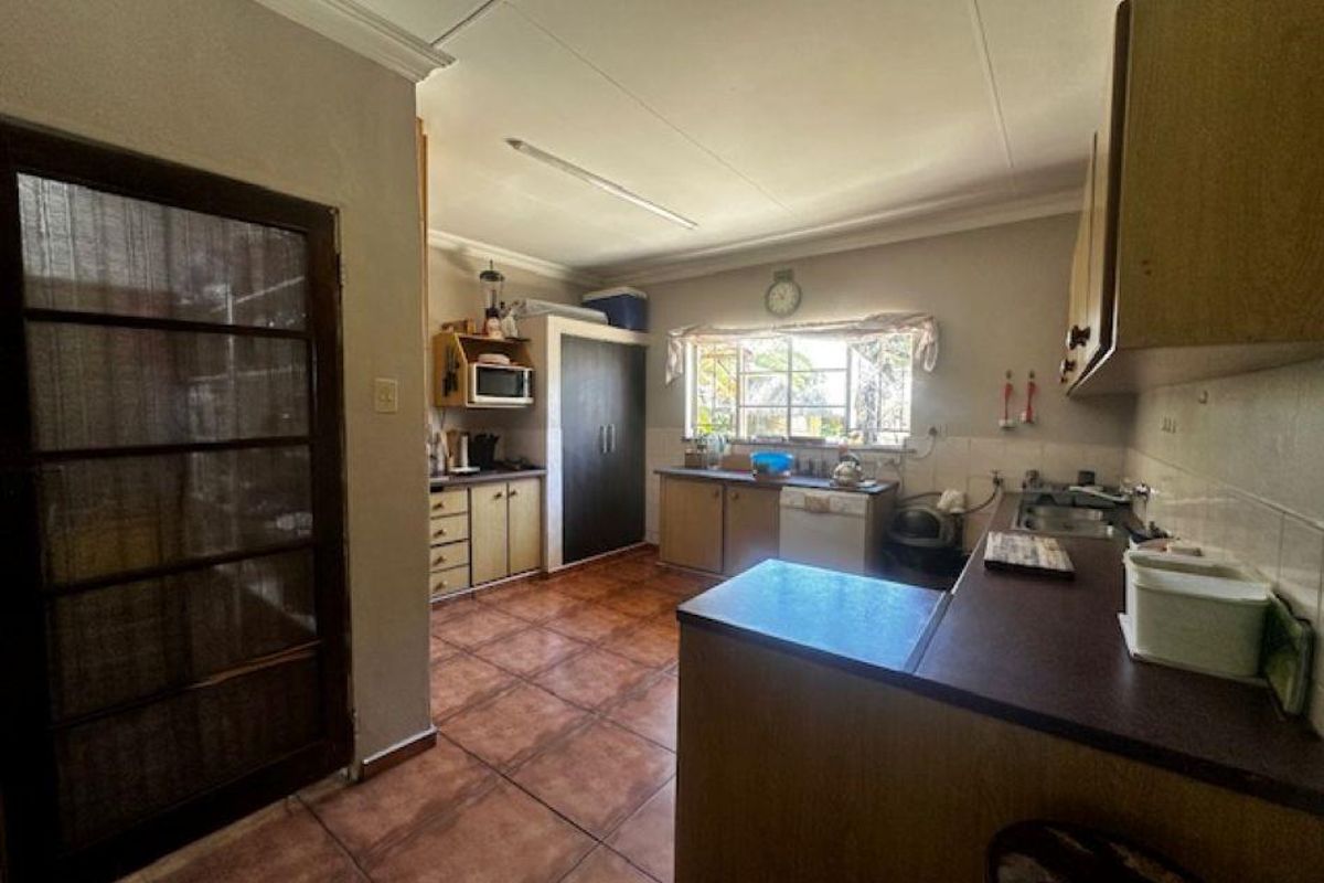 This is space, flexibility, and opportunity — all in one address. - Photo 4