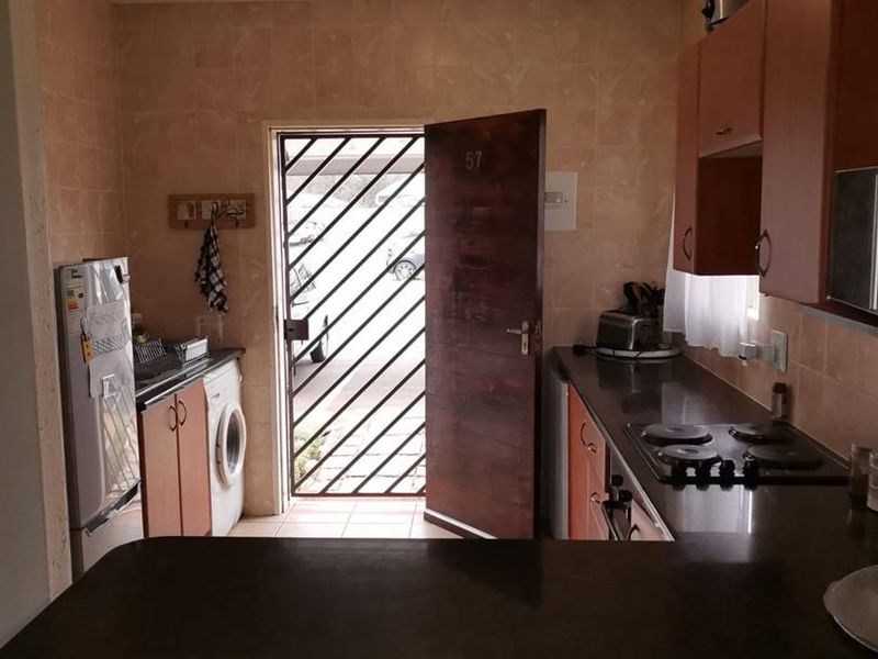 Beautiful duplex apartment for sale in Brentwood Park - Photo 5