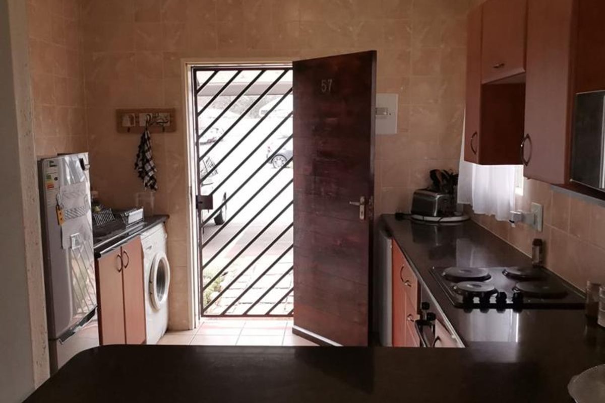 Beautiful duplex apartment for sale in Brentwood Park - Photo 5