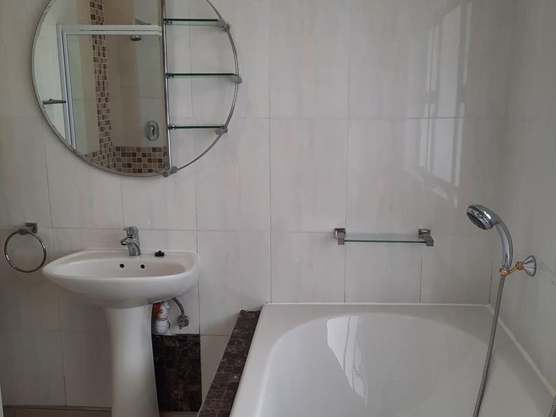 2 bedroom apartment for sale- Cimbebasia - Photo 8
