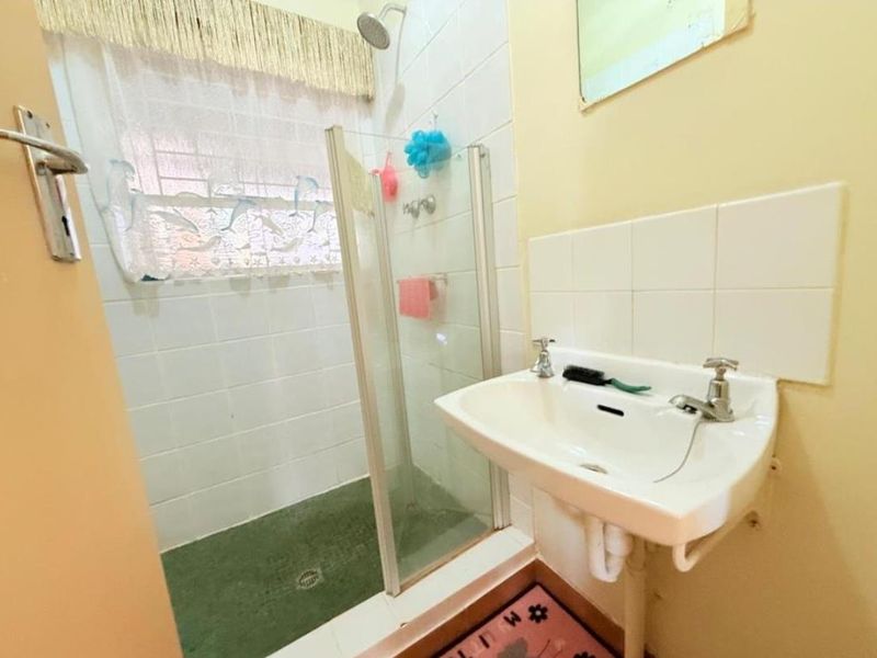 4 Bedroom House For Sale in Vanderbijlpark CE3 - Photo 7