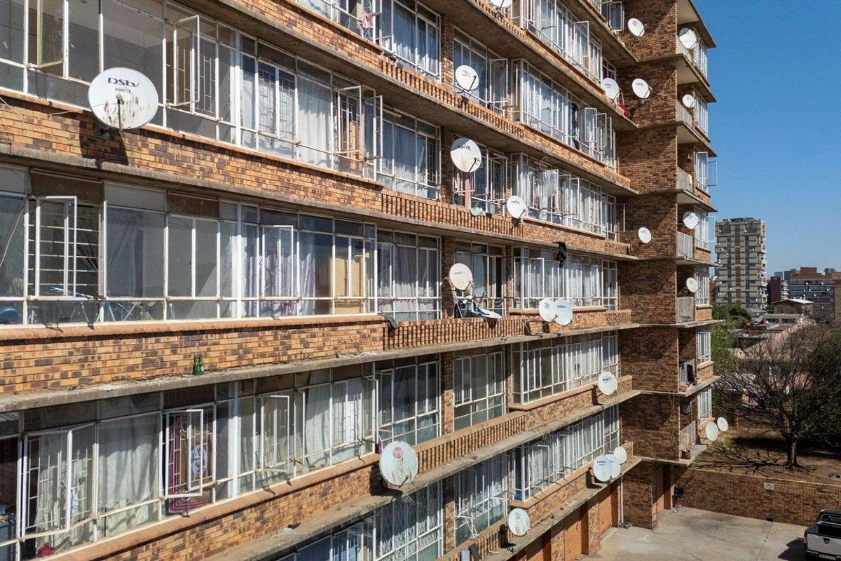 3 Bedroom Apartment - Photo 3