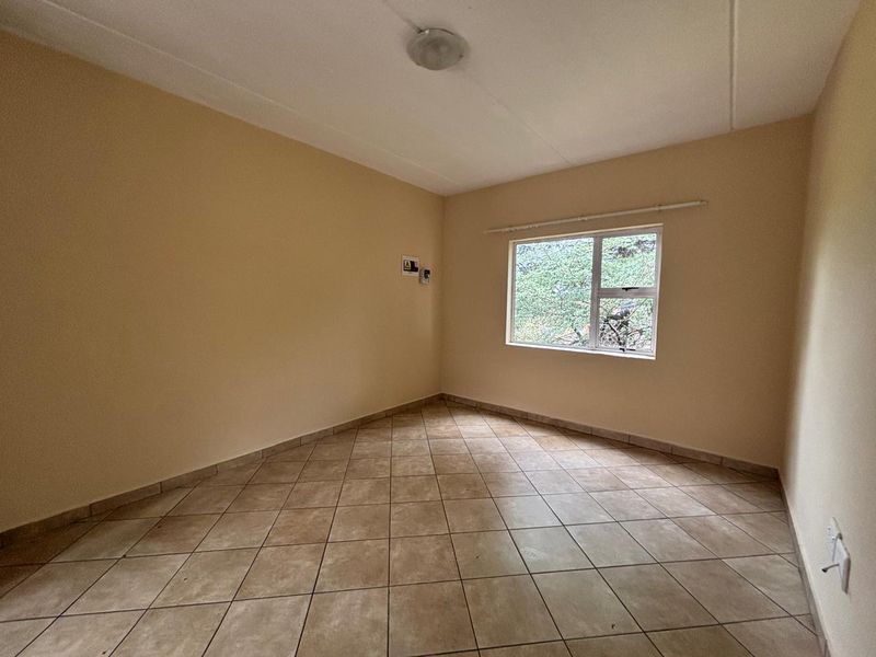 2 Bedroom Apartments for sale in Kempton Park - Photo 10