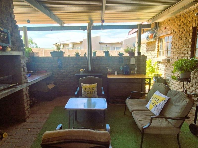 Great Starter Home with Practical Features and Room to Grow - Photo 4