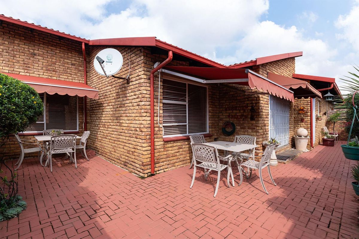 Spacious & Secure 3-Bedroom Townhouse in Edleen – Move-In Ready! - Photo 3