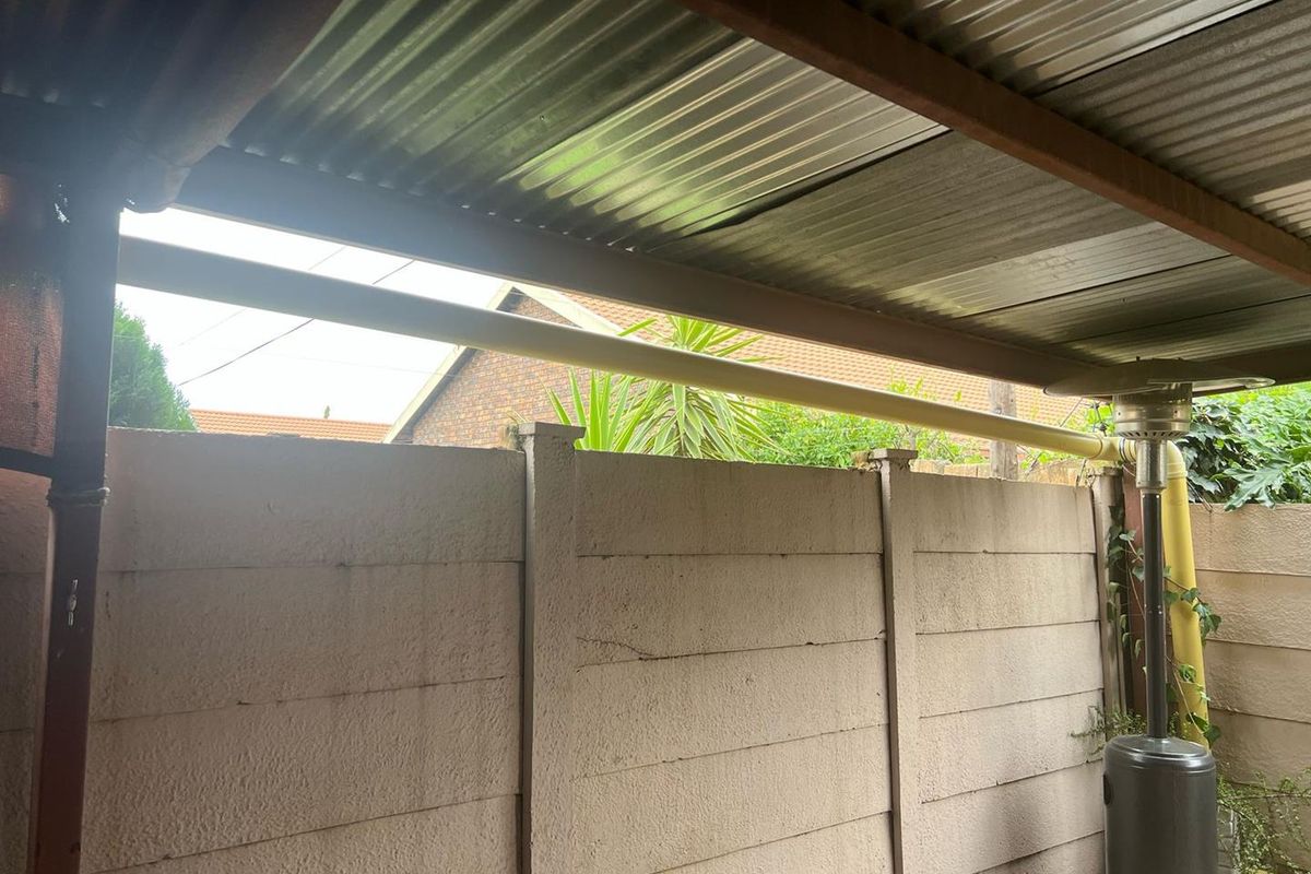 Two Bed Home in Risiville Meyerton - Photo 2