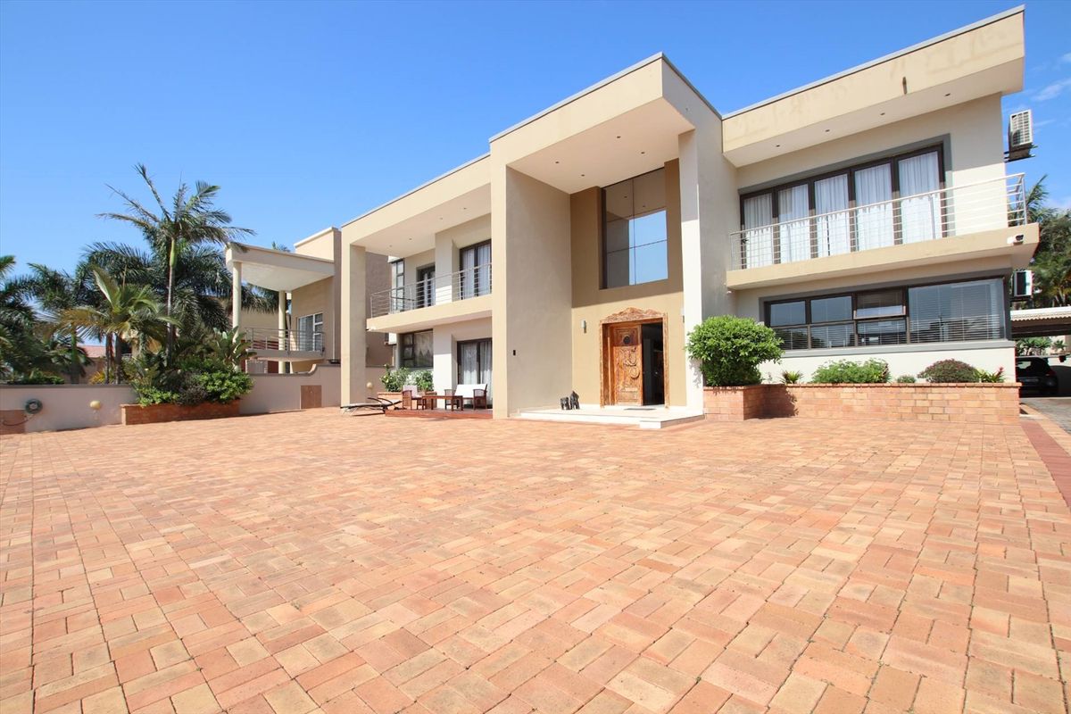 A luxurious mansion in Prime Umhlanga Ridge with Sea VIews! - Photo 3