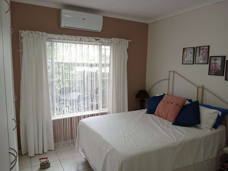 2 Bedroom  townhouse in small complex - Photo 9