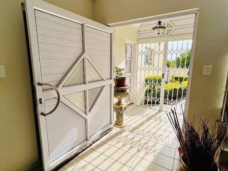 4 Bedroom house with a flatlet. - Photo 3