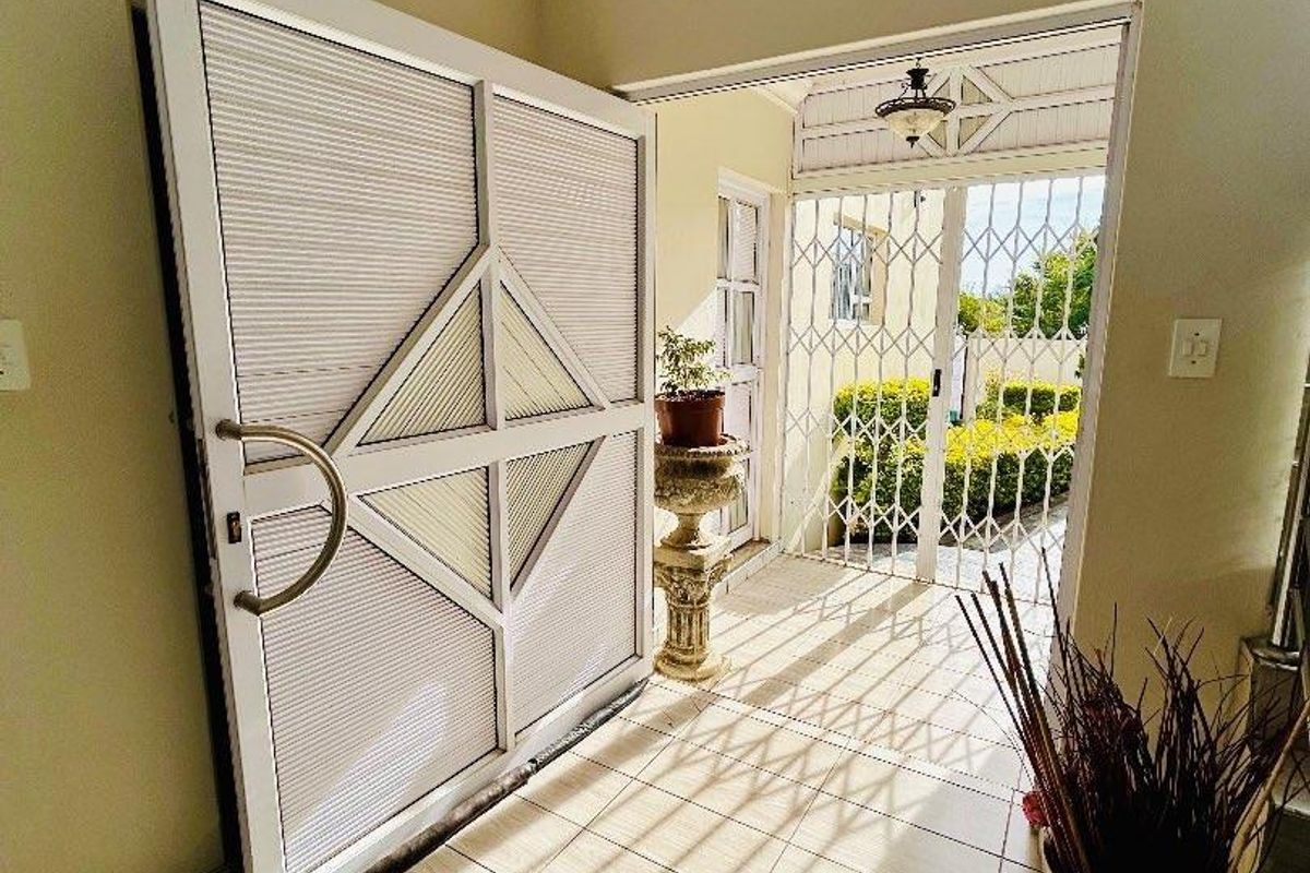 4 Bedroom house with a flatlet. - Photo 3