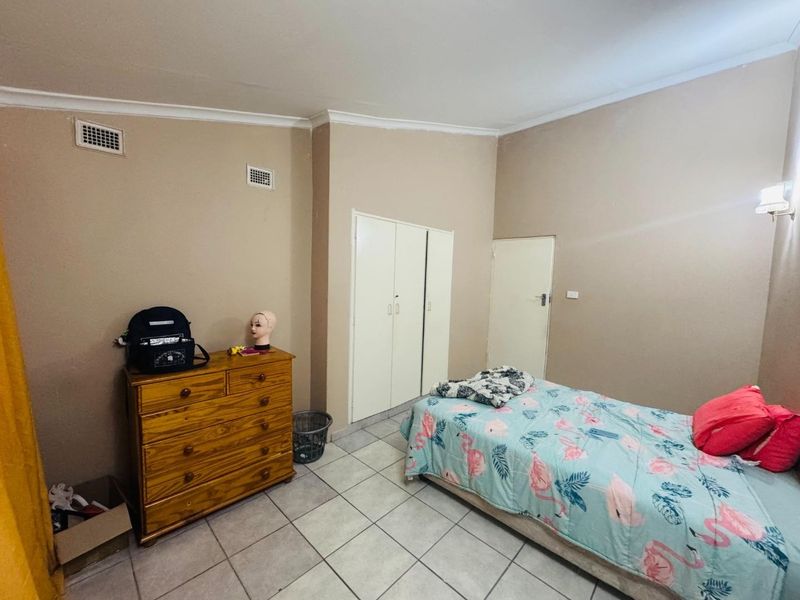 A very lovely 3,5 bedroom is now available to rent as from 1 July 2026 in a safe and secure suburb in Pinetown at Hatton Estate and close local amenities - Photo 10