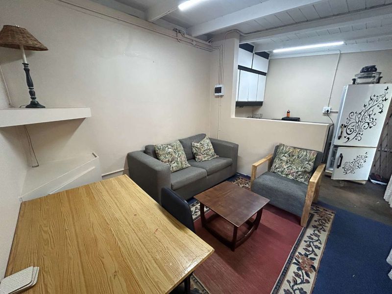 Furnished 1-Bedroom Cottage, Hassle-Free Living with Parking - Photo 2