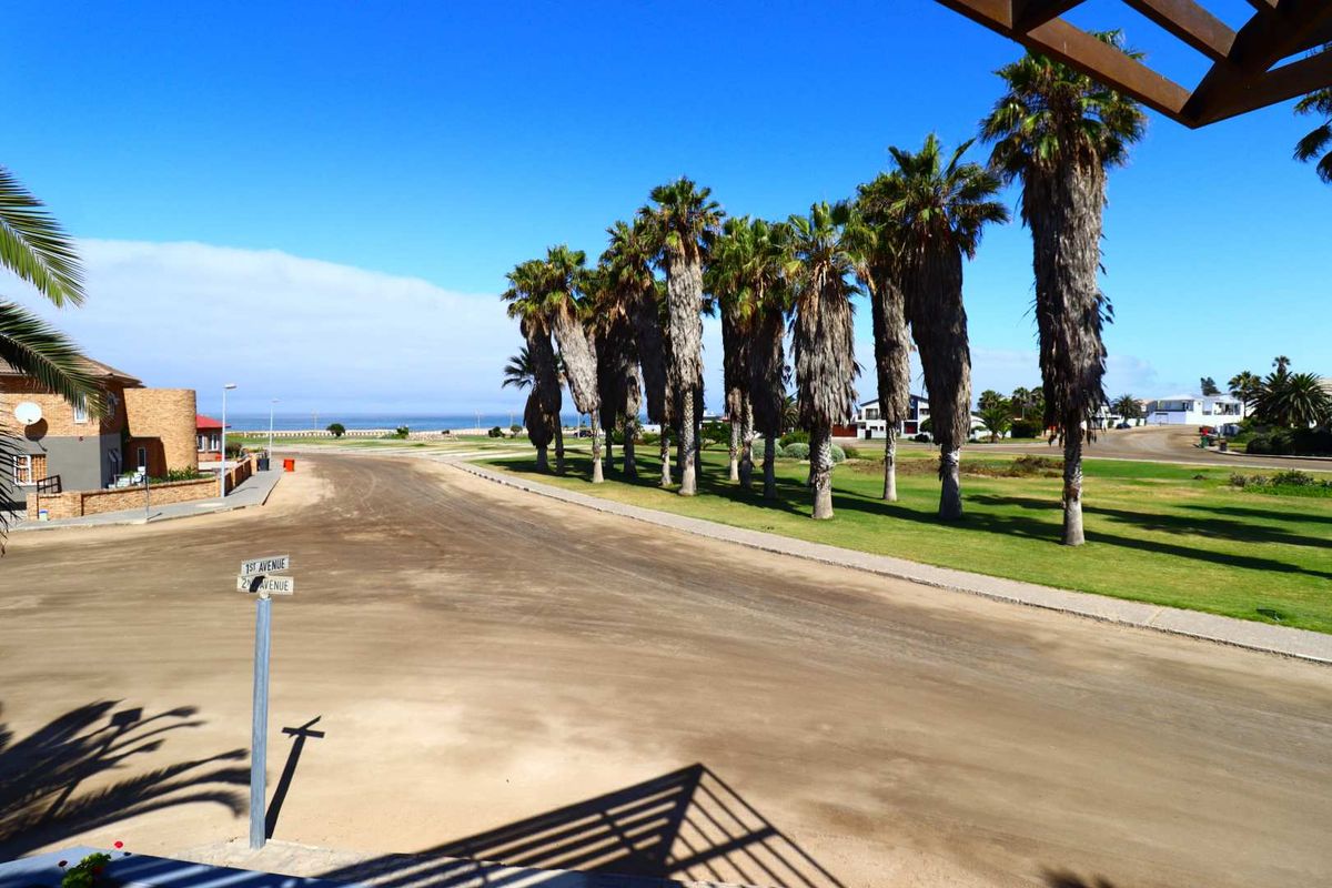 Exceptional 8-Bedroom Sea-View Property in Swakopmund - Photo 2