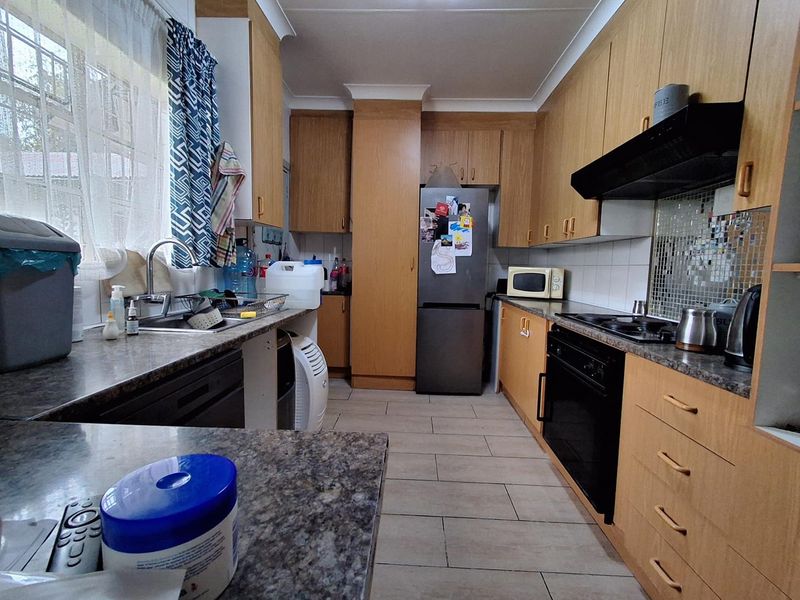 Neat & Secure Family Home in Quiet Three Rivers Neighbourhood - Photo 9