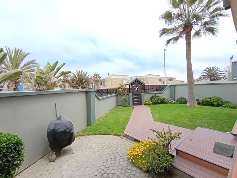 Vogelstrand Gem: Stunning Views, Prime location - Home for Sale - Photo 3