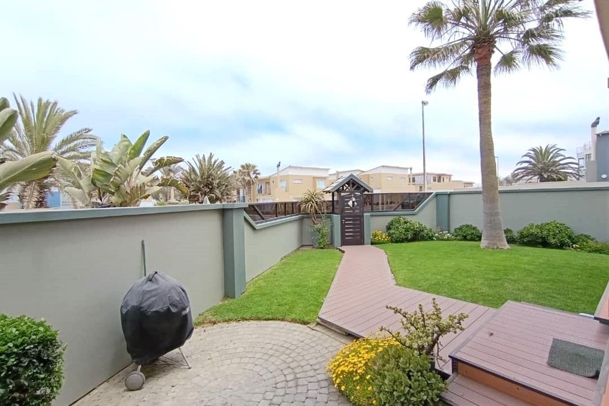 Vogelstrand Gem: Stunning Views, Prime location - Home for Sale - Photo 3