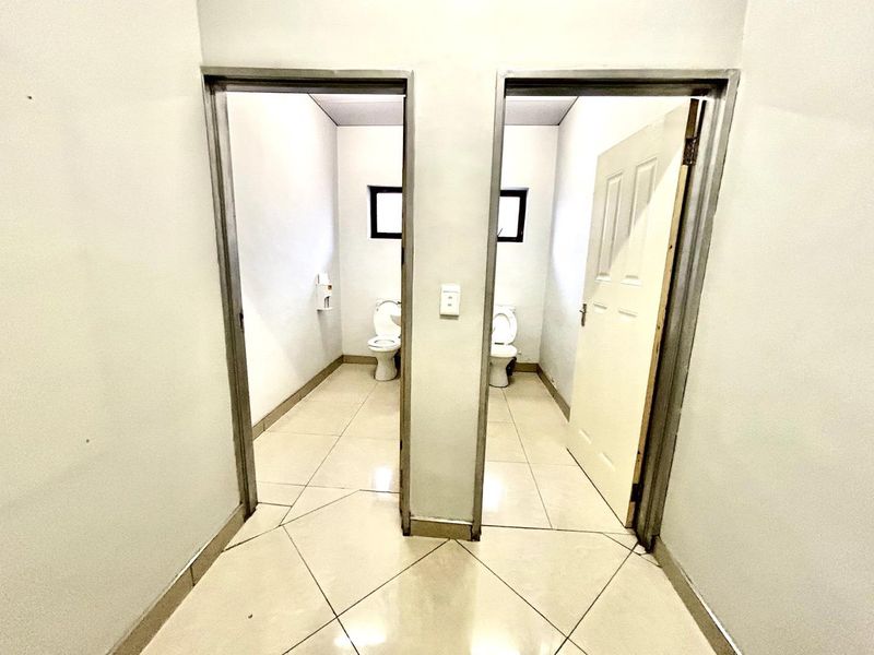 Windhoek West Offices: Prime Location, Endless Potential! - Photo 10