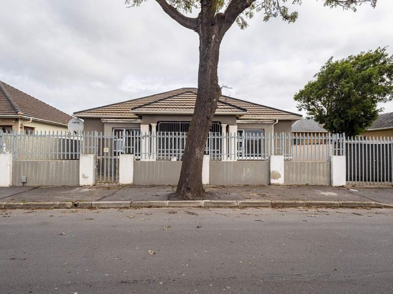 Spacious Family Home in the Heart of Townsend Estate | Dual Mandate - Photo 1