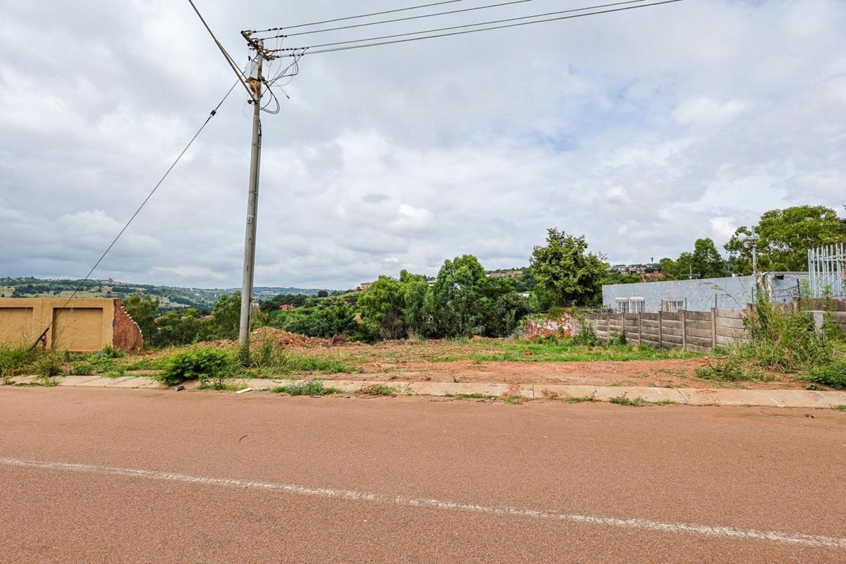 **Prime Vacant Land for Sale in Waterkloof Heights – 1792 m2** - Photo 2