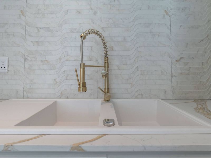 3 Bedroom Home - Single level in MILKWOOD PLACE gated complex - Photo 9