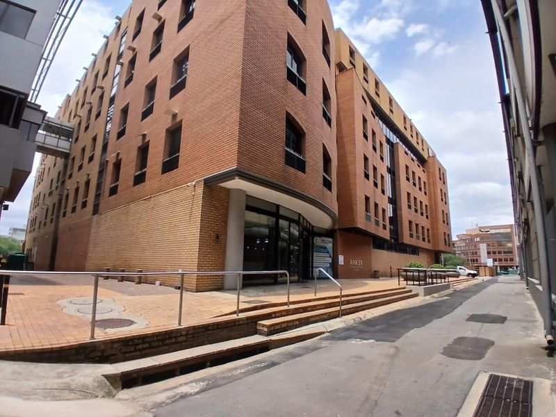 Prestigious 5th-Floor Commercial Space in The Anchor Building – Panoramic Views, Elevated Corporate Image & Premium Business Positioning Rental: R112 per m2 | - Photo 2