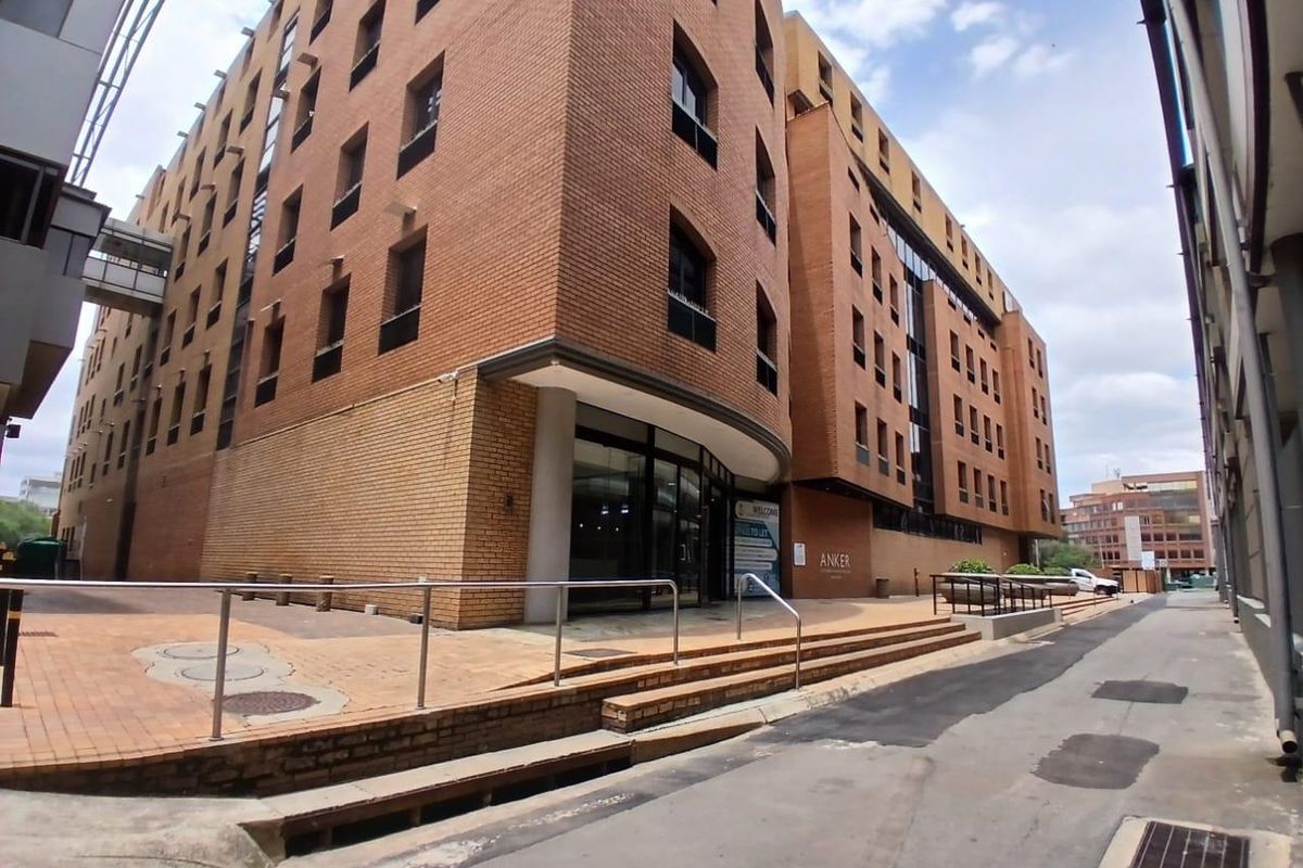 Prestigious 5th-Floor Commercial Space in The Anchor Building – Panoramic Views, Elevated Corporate Image & Premium Business Positioning Rental: R112 per m2 | - Photo 2