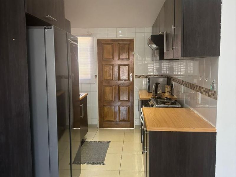 Townhouse Lovely ground level unit 2 Bedrooms - Photo 5