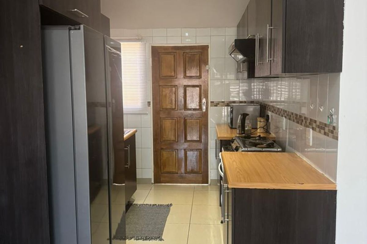 Townhouse Lovely ground level unit 2 Bedrooms - Photo 5
